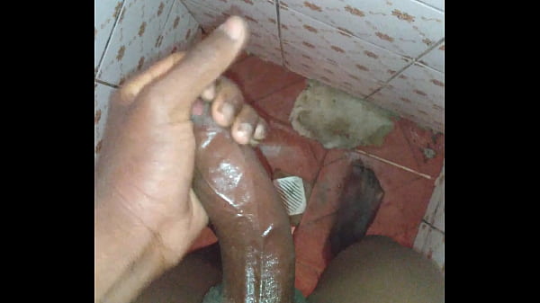 Play MP4 - Novinho pirocudo gozando na punheta