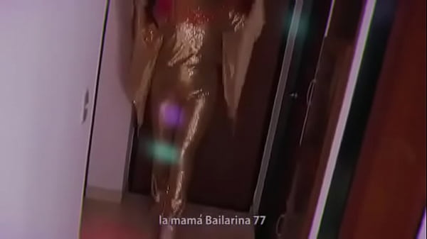 Bailarina 77 follando con machos 
