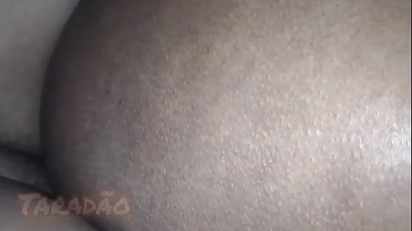 Preta gemendo de ladinho e implorando por porra no cuzinho