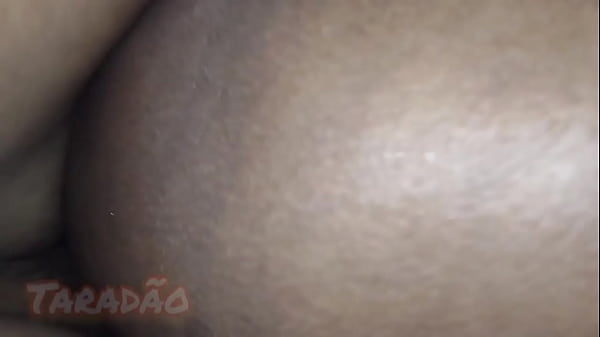 preta gemendo de ladinho e implorando por porra no cuzinho 