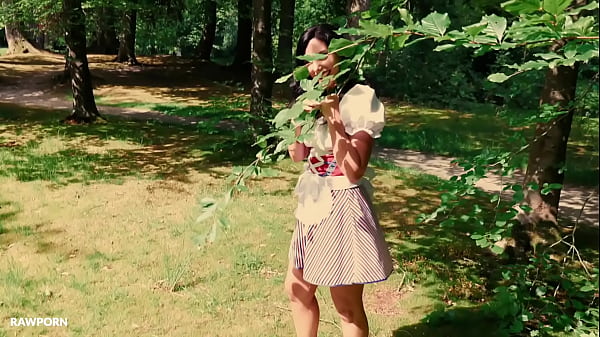 Linda del sol la lechera into the forest 