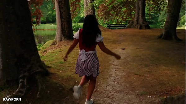 Play MP4 - Linda del Sol - La Lechera into the Forest