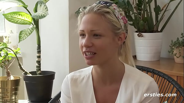 Play MP4 - Niedlich und versaut&colon; Verliebe dich in Gabi&excl;