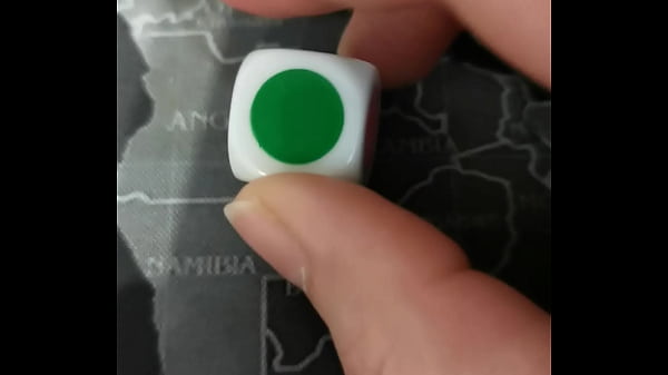 Jouons &agrave; un petit jeu voici un d&eacute; classique &agrave; 6 faces color&eacute;s chacune 