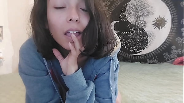 Girl Masturbating thumbnail