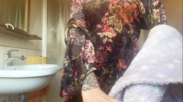 Play MP4 - time to change dress&excl; with Chantal Channel