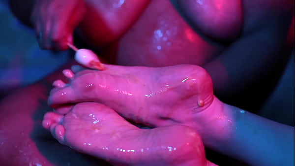 Cutie piie rubs popsicle on bia's feet 