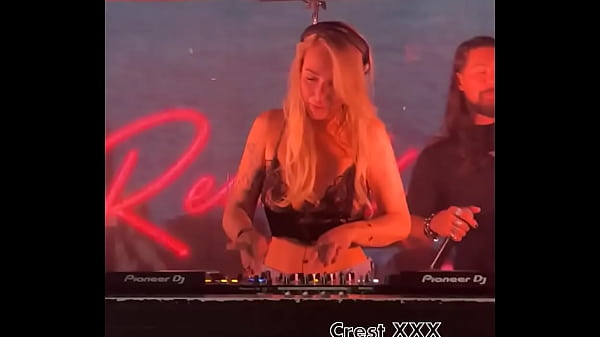 Nonton #karliekloss #dj #pornstar #party #performance #blonde #adultstar #famouspornstar #analsex #bbc #blocked #famou ... thumbnail