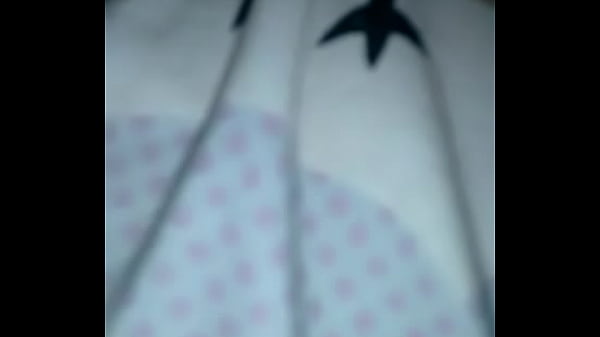 Minha esposa vadia e b toda melada levando dedada 