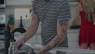 Nonton Step Mom Changes In Front Of Step Son, Then Fucks Him thumbnail