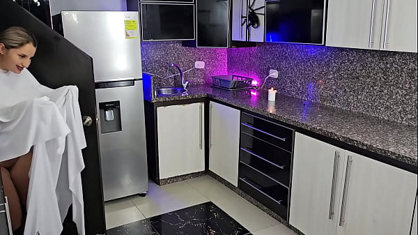 Nonton Halloween Ghosts Are Looking For Food thumbnail