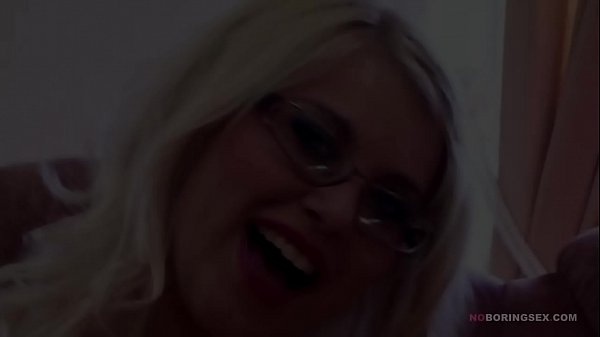 Nonton Blowjob And Fisting With Busty Blonde thumbnail