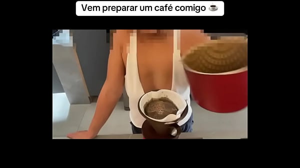 Come prepare a coffee with me ️vem preparar um caf&eacute; comigo#brazilian #housewife #sexy #luna #coffee #cafe #hot #go 