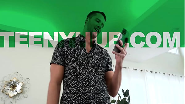 Nonton Her Weight In Gold thumbnail