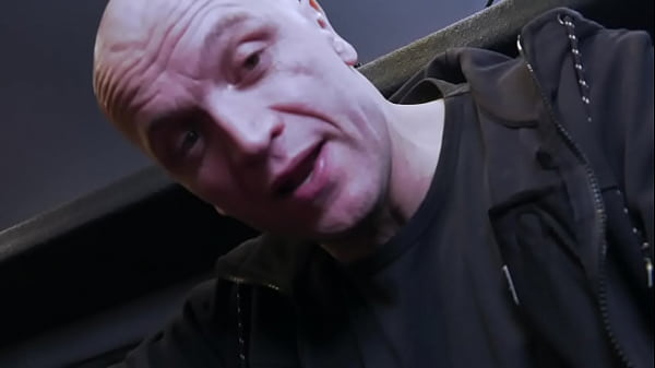 Partouze Entre Jeuns Mecs Dans Un Bus &agrave; Paris thumbnail