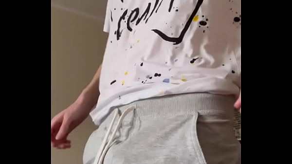 Play MP4 - These gray shorts look so sexy on me