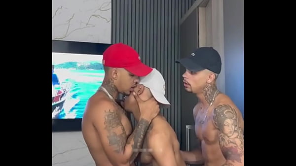 Play MP4 - TR&Ecirc;S CAFU&Ccedil;US DA QUEBRADA SE PEGANDO