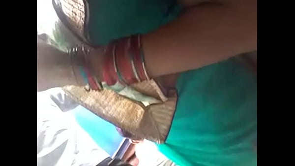 slim bhabhi_showing_her navel n boob curves_secretly