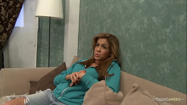 Play MP4 - Seeing her big ass made them approach the brunette and offer her a hardcore thrusting