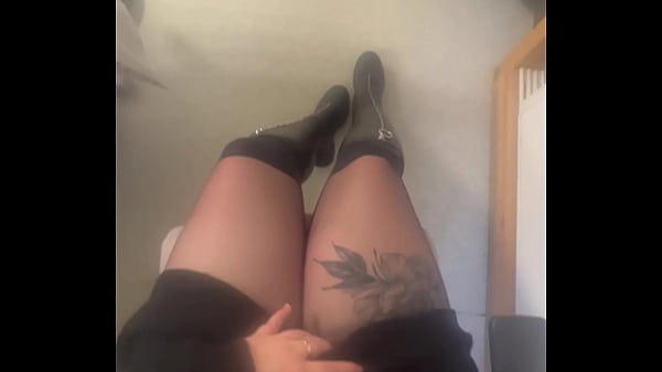 Qui passe sous le bureau 