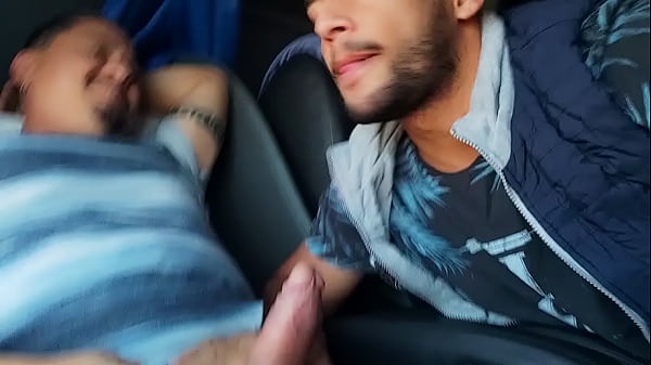 Play MP4 - Mamando o cara que estava do meu lado no bus&atilde;o - COMPLETO NO RED
