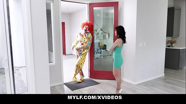 Play MP4 - MYLF - Sexy Cougar &lpar;Alana Cruise&rpar; Gets Fucked By A Big Dick Clown