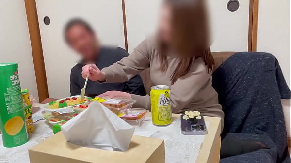 Play MP4 - やらせなし完全リアル【個人撮影】【隠し撮り】新世界・西成デート観光で大阪に来た函館生まれ巨乳美人お姉さん28歳と新世界&西成食べ飲み歩きの後、 やり部屋別荘へ！半日一部始終　リアル素人プライベート