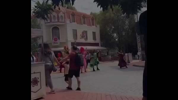 Nonton Patroa E Eu Comemorando O Anivers&aacute;rio Dela No Hopi Hari E Secando A Dan&ccedil;arina thumbnail