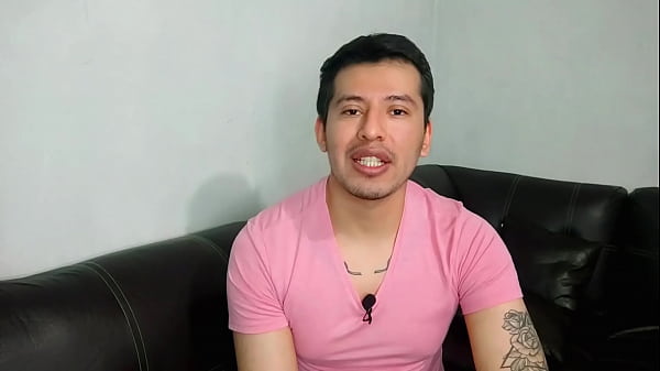 El hijo de 21 a&ntilde;os de mi novia me chupa la verga a escondidas ! De mi mujer 