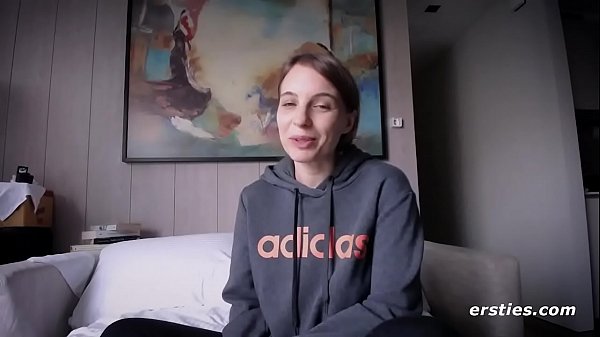 Holly Julia wagen ein sexy Skype Experiment