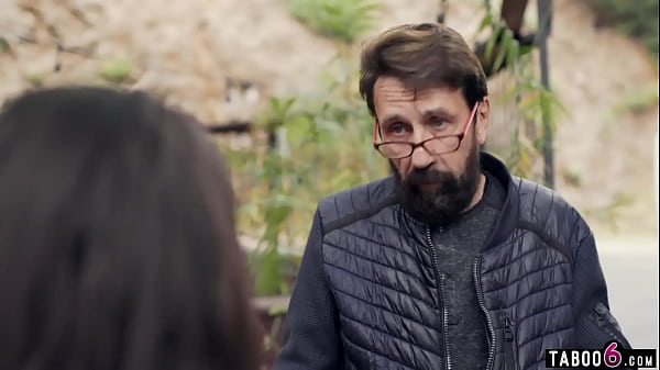 Teen touristAthena Faris t in an Airbnb in Germany witha much older guy