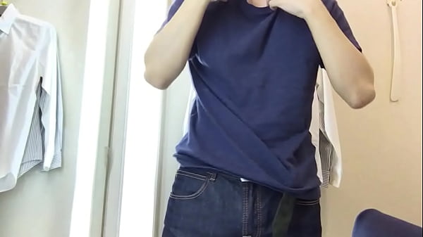 試着室でオナニー　露出 