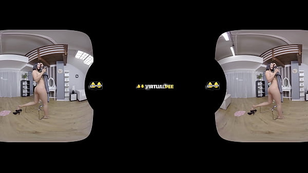 Pee desperation sets in for lady dee who wets her denims in vr porn 