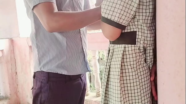 Play MP4 - कॉलेज लड़की ने ट्यूशन के बहाने अपने टीचर के साथ किया सेक्स