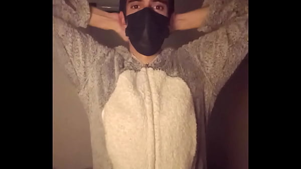 Play MP4 - metal clips on the nipples of this coney