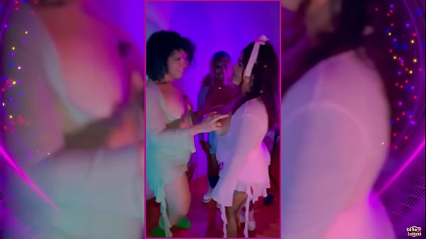 Play MP4 - SAFADAS SE PEGANDO GOSTOSO&excl; ARROMBAMOS NOSSA AMIGA