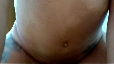 V&iacute;deo amador real sem corte macetando a cabelos cacheados no rosto e pica no rabo