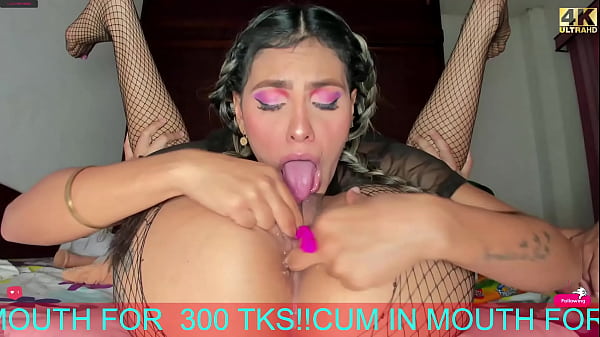 Sexy eyes horny latin slut sucks a meaty pussy 