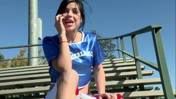 Nonton Savannah Camden Lets The Referee Fuck Her thumbnail