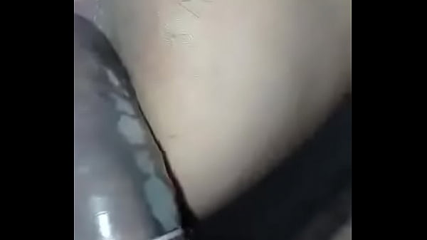 Socando forte no cuzinho da coroa