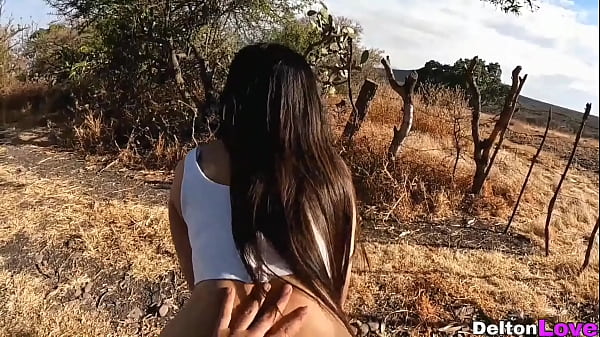 Play MP4 - A esta chica de culo grande le encanta follar al aire libre y desnudarse sensualmente