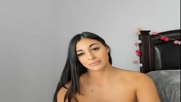 Latina Cammodel Squirts