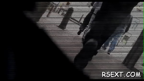 Smoking hot babe_with shaved cookie givesa steamy blowjob