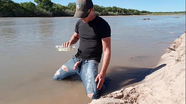 Public pissing in my jeans on the Rio Grande