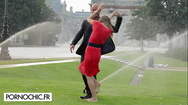 Play MP4 - Intense sex in the shower