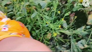 Bhabhi ko jungle mein le jakar chudai ki aur bhabhi ke munh mein cream bhi nikale hot bhabhi ki rasili chut ke liye