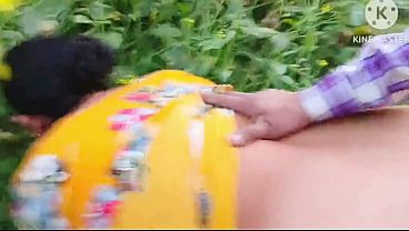 Bhabhi ko jungle mein le jakar chudai ki aur bhabhi ke munh mein cream bhi nikale hot bhabhi ki rasili chut ke liye