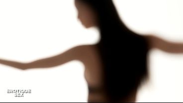 Nonton Smoking Hot Girlfriend Arwen Gold Orgasms During Sensual Fuck thumbnail