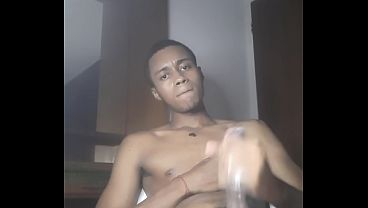 Webcam Stream Bbc Sentado Y Acariciando Una Polla Negra Gruesa Con Mucha Saliva Y Lubricante thumbnail