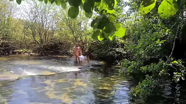 Play MP4 - COUPLE GETS CAUGHT WHILE HE FUCKS HER IN THE ASS OUTDOOR 1of2